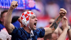 Warum tragen die Fans von Kroatien Wasserball-Kappen auf dem Kopf?  | Goal.com Deutschland