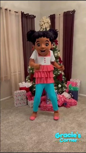 Gracie is ready for tomorrow 💜🎄 Are you, Friends?.#graciescorner #christmas #kidssongs