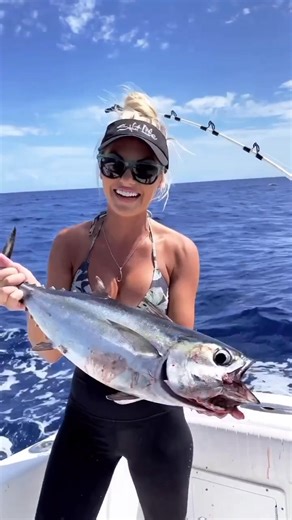 Perfect Shoot 😍 #FishingBabe #GirlsWhoFish #FishingLife #ReelGirlsFish #BigCatch #SheFishesToo #FishingAdventures | American Fishing Girls