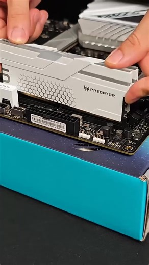 6.6K views · 133 reactions | All white gaming pc build #gamingpcbuild #pc #gaming #building #pcbuild #asmr #RTX | Pcinematics | Facebook