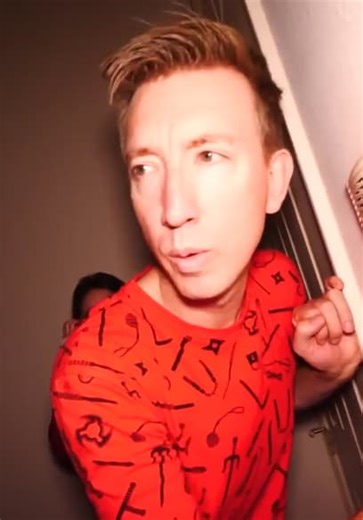 Chad Wild Clay S01:E01 - Breaking Into the World's Most Evil Father's House