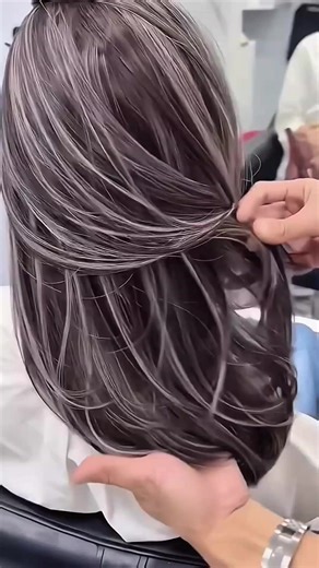 Cara Mudah Highlight Rambut Sendiri untuk Mama Muda