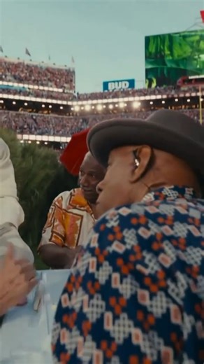 SUENA "TITI ME PREGUNTÓ" Y VOS SABES QUE EMPIEZA LA FIESTA💃 @badbunnypr abrió el show de medio tiempo con un clásico de su repertorio: “Titi Me Preguntó”😘💥 ¿Qué te pareció lo de Bad Bunny ayer por la noche en el Medio Tiempo del Super Bowl?🏆🏈 | Quiero Musica En Mi Idioma