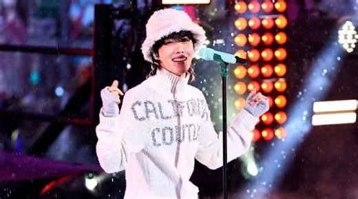 BTS' Jungkook, Jin give a surprise performance at J-Hope's world tour finale: Watch | Video - Geo.tv