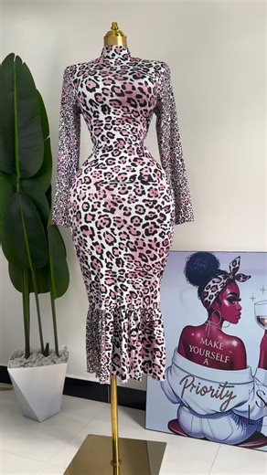 thrift.with_vicky on Instagram: "Super quality dress stretchy size 10/12 ksh 1200"