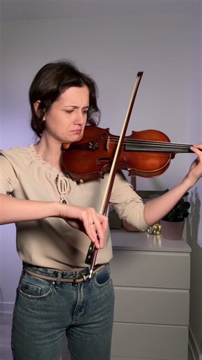 Learn with me, register for violin course at Wonderviolin.com or DM for more details ✨🎻 - If you find yourself playing on two strings instead of bowing on just one string here are a few tips how to fix that: ✨1. Balanced Grip: Keep fingers curved and relaxed for control. Knuckles down. Proper bow hold is the key ✨2. Relaxed shoulder: lower the shoulder and try to keep it relaxed. ✨3. Elbow Alignment: Keep the straight line from the wrist to the elbow. ✨4. Consistent Pressure: Maintain even pres