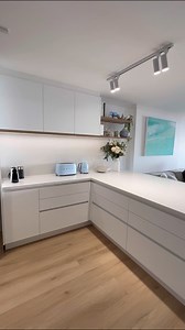 Eliza Greene, professional surfer and House Rules ‘Renovation Rookie’, channelled her love of the surf into the renovation of her kitchen. Choosing Caesarstone Mineral™ surface Organic White™ for benchtops and splashback, Eliza introduced a palette of blues and aqua for appliances and decorative elements. The result is a timeless, fresh, light-filled L-shaped kitchen and dining area To find out more, visit https://www.caesarstone.com.au/project/eliza-greene-kitchen-renovation-project/ #caesarsto