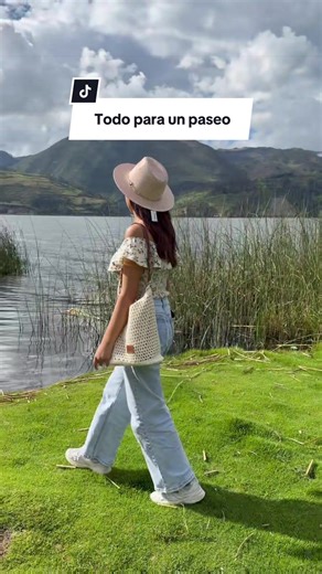 ☀️ ¿Un día soleado y ganas de pasear? ☀️ ¡Asegúrate de llevarlo todo con Savia! ✨ Te mostramos tus nuevos must-haves para salir: 👜 Un bolso tejido, súper chic y espacioso para todo tu día. 💦 Ese termo indispensable para agua fría o caliente. 💋 Neceseres increíbles para organizar tus esenciales. ☀️ Bloqueador solar para cuidar tu piel. 💄 Un espejo portátil para retoques rápidos en cualquier lugar. 👒 Y, por supuesto, un sombrero con mucho estilo. Con Savia, siempre estás lista para disfrutar 