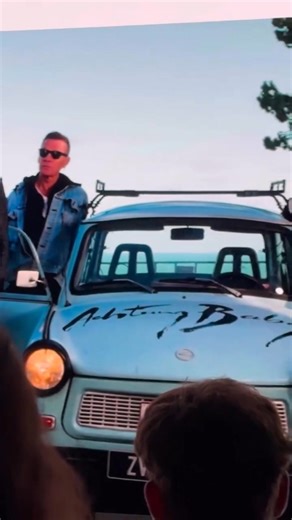 U2 envió este video desde Dublín para Anton Corbijn la pasada noche y que fue emitido durante el Icon Award at the 2025 Abbey Road Music Photography Awards en Londres #U2 #AntonCorbijn 📹 grainnefletcher | U2Valencia