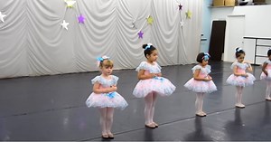 Tiny dancer goes off script during recital and steals the spotlight