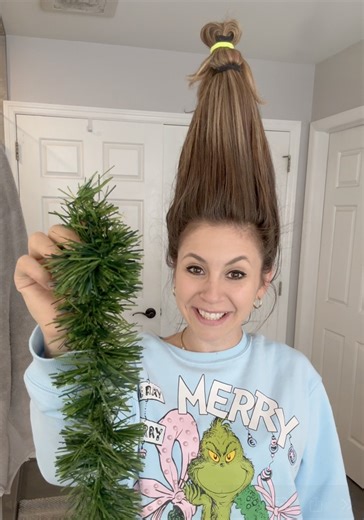 50M views · 755K reactions | amazing christmas transformation  learn how to make some gorgeous christmas tree hair just in time for christmas photos and the holiday season! #christmas #christmasphotoshoot #fblifestyle #hairtransformation | Brooklyn B | Facebook