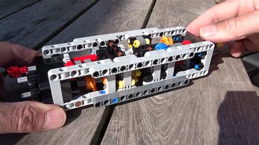 LEGO 带旋转锁扣的顺序8速传输隧道