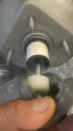 How to check a brake booster for leaks before installing