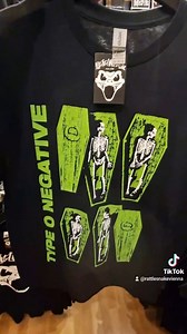 ...two steps forward, three steps back... 💚🖤 #rattlesnakevienna #rattlesnake #vienna #shopping #bandmerch #typeonegative #shirts #longsleeve #keyrings #patches | Rattlesnake