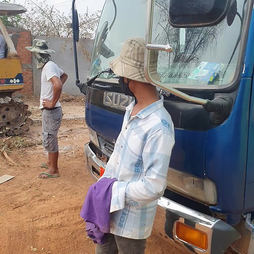 Bulldozer Operations: Behind the Scenes at a Construction Site