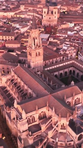 トレドの中世の威厳：上空から探検。