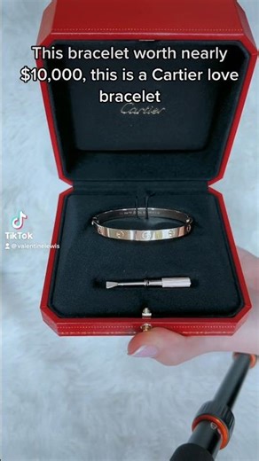 How to put on and take off Cartier love bracelet by yourself? Can you close Cartier love bracelet