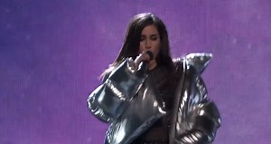 2017 VMAs - Fifth Harmony ft. Gucci Mane Perform 'Down' & 'Angel' Medley