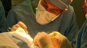 Dr. Sanjay Gupta performs brain surgery in Haiti