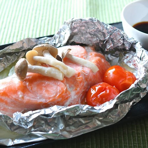 バター香る 鮭のホイル包み焼き 作り方・レシピ | クラシル