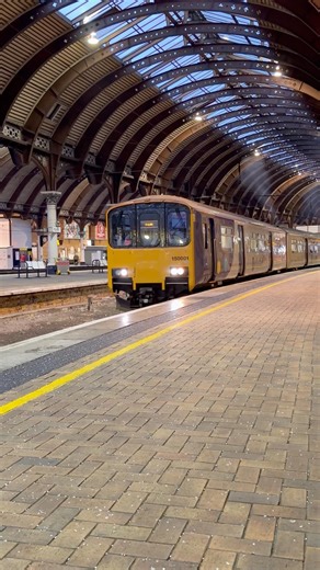 Class 150 Train Departing York | Early Sprinter