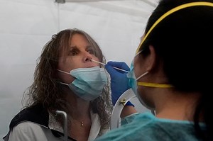 Thousands arrive in Hawaii on 1st day of pre-travel testing program