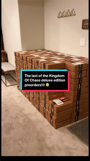 What I’ve been up to for a week 😅 Kingdom of Chaos, is book 2 in the Creatures of Chaos series, an urban romantasy with forbidden love, best friends to lovers vs rivals to lovers, fake dating, secret dating, morally grey MMC, strong female lead, magic and dangerous competition, and all the supernatural creatures! The deluxe edition comes with SO MANY stunning features: - hand-signed by the author - foiled and spot treated dust jacket - reversible dust jacket - foiled case cover - unique two-pag