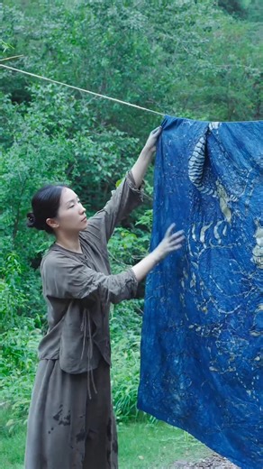6.8K views · 93 reactions | Watch the Ancient Art of Indigo Dyeing Come to Life! | How Things are Made | Facebook