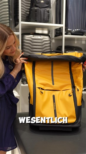 Das Highlight in unserem aktuellen Prospekt ist dieser Ecodiver fourway foldable duffel von Samsonite! Reist Du lieber mit Handgepäck oder Aufgabegepäck? Mit diesem Duffel musst Du Dich aufjedenfall nicht mehr reduzieren 🥰💖 #galeriafamily #galeria #samsonite #urlaub #koffer #sommer | GALERIA.de