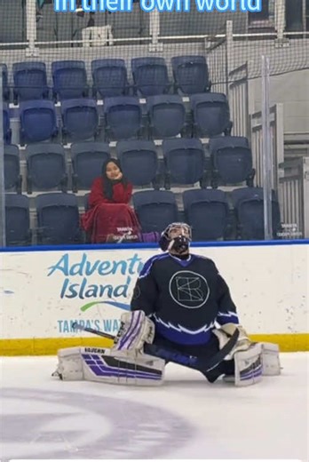 Ice hockey goalkeeper live in their own world#nhl #goalkeepers #goalies #hockey #usa🇺🇸