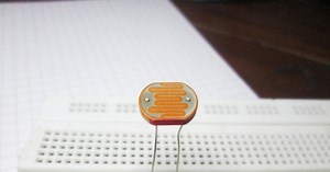 Rangkaian Sensor Cahaya dengan LDR untuk Membuat Lampu Otomatis - Elang Sakti