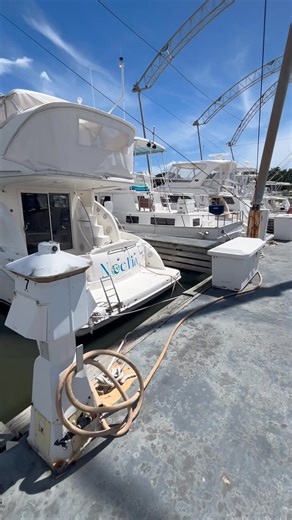 In this video, I break down the three most popular types of docking lines every boater considers. I share what I personally like and dislike about each one, and explain why I rely on certain lines when docking. Whether you’re a new boater or looking to upgrade your gear, this will help you make the right choice for your vessel. 👉 Check out my Captain Rob’s Recommended Boating Gear list in the description, where you’ll find all of my go-to boating products along with direct Amazon links: https:/