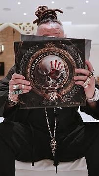 FIVE FINGER DEATH PUNCH - A 20 YEAR OVERNIGHT SUCCESS - WHAT’S IN THE BOX 📦 😱 VOL 2?