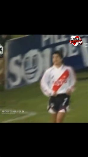 Amigo Mi$ho ⚪🔴⚪ on Instagram: "¿RIVER VS. PEÑAROL? ¡RECUERDAZO! El Burrito Ortega marcaba este golazo para #River contra el equipo uruguayo por la Supercopa de 1995 y no podemos dejar de compartirlo antes del partido de mañana. 📽️ @archivosderiver #BurritoOrtega #riverplate"