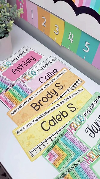 Create some student name plates with me! ✨ Make personalizing your classroom a breeze with these editable student name plates! 🩷 Many different layouts, skills, and options included! 🫶🏼 • • • #teachersoftiktok #classroomsetup #classroomdecor #classroomorganization #teacherorganization #teacherresources #backtoschool