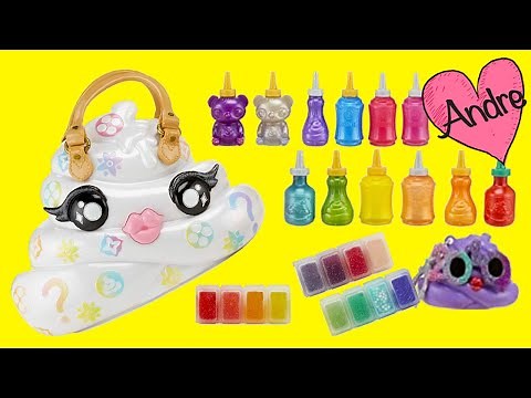 Jugamos de que la muñeca Sarita abre regalos de Navidad