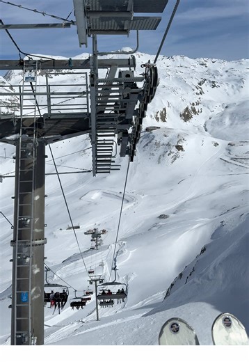 Val d’isere up & over lift (in the sun this time)🌞 🇫🇷 🤩 ⛷️ #valdisere #tignes #frenchapls #ski #fyp