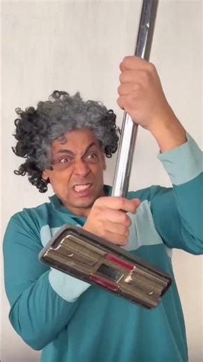 He Tries to Lift an Uncle’s Items Using a Vacuum