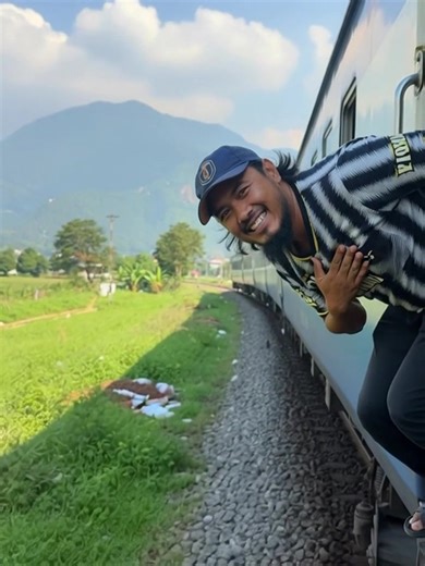 Nyobain jadi kenek di kereta api dulu kawan @sorotan #jalanjalan #holiday #liburan | Abdul Aziz