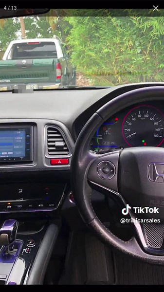 Honda Vezel - Front Scene, Back Walkaround & Interior Review
