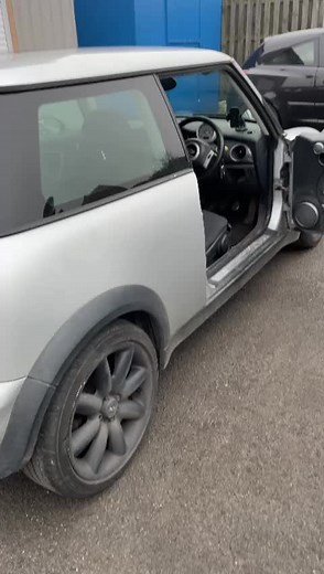 Mini Cooper 1.6i in today for a custom stage one remap with pop and bang