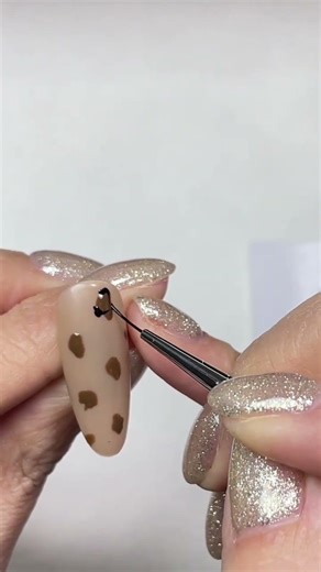 #IraisNails Want those perfect leopard spots without the stress? 💅✨ #nailart #nails #ytshorts #yt