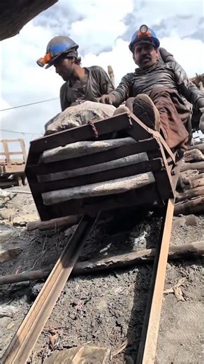 Coal miner in coal mining 17. #coal #minecraft #workers #underground #viralvideo #ytshorts #shorts