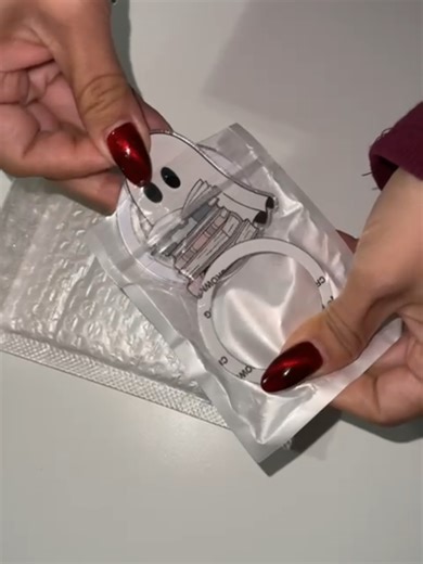 Here is the MagSafe Pop Socket 👻 #popsocket #spookyseason #cute #ghost #accessories