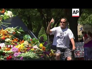 Ali funeral procession arrives at Louisville cemetary