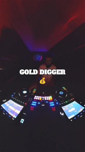 G-Tox on Instagram: "GOLD DIGGER 💰 . 📍 @alte.roesterei . _______________________________ #DJReel #ClubDJ #HipHopDJ #MusicTransition #DJLife"