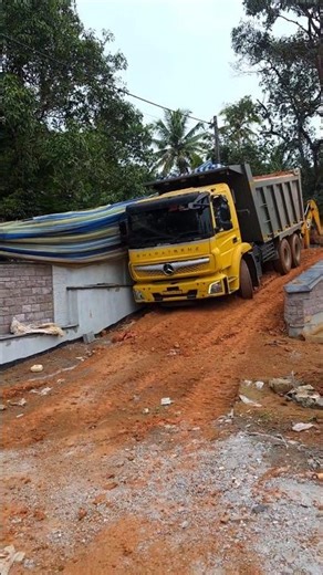 പെട്ടുപോയി | Stucked #bharathbenz #kerla #automotive