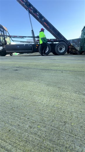 Life of a Roll-Off Driver: A Day in the Industry