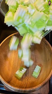 RAU CÂU DỪA..lười.."béo ngậy" 🍳 🍲 🥘 🍛 #VietnameseFood #EasyRecipes #PhamTuyền #Monngondelam #raucâudừa | Tuyen Pham Usa