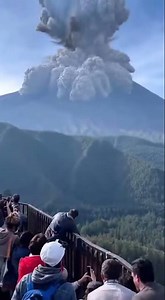 Shockwave Hits Tourists 🌋💥🏃